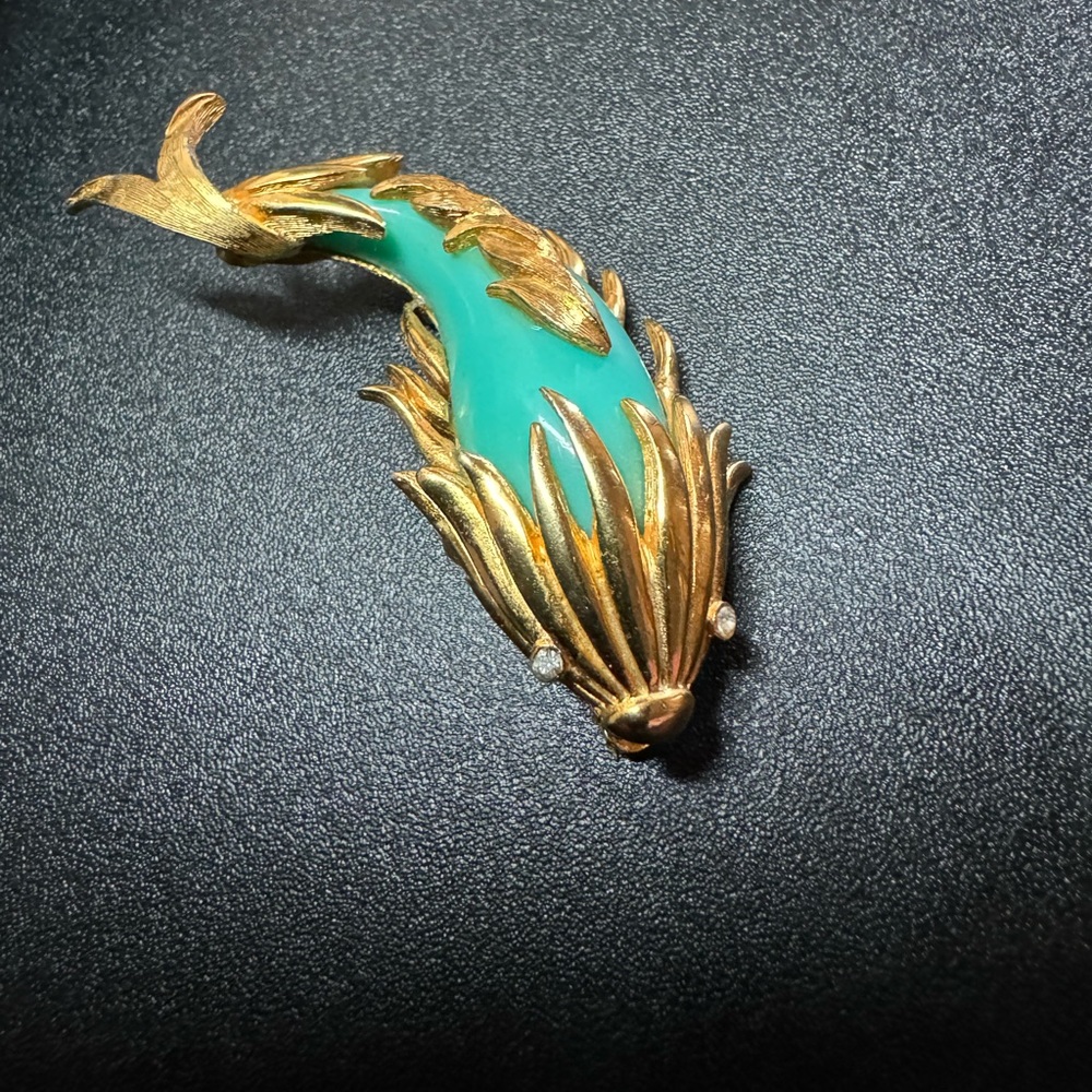 Swimming Carp Blue Lucite Vintage Figural Brooch unsigned
